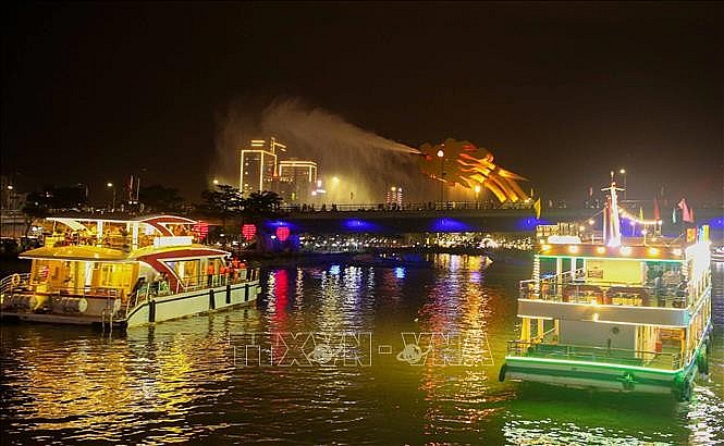 Visitors to Da Nang are given free tickets to enjoy the Han River at night. Photo: VNA