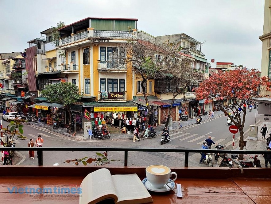 Café Crawls: 3 Cafes to Walk, A Hoan Kiem Lake Journey