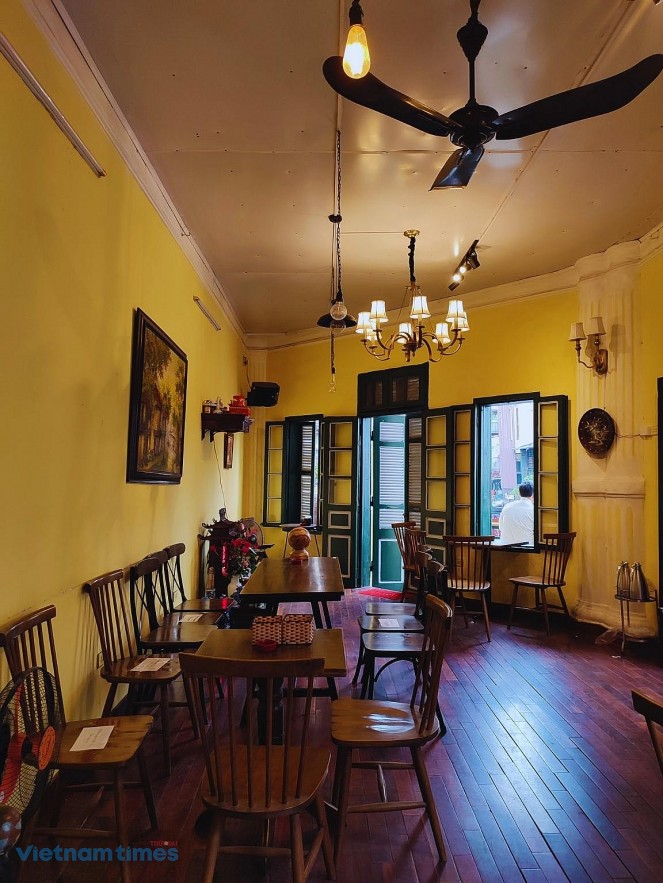 Café Crawls: 3 Cafes to Walk, A Hoan Kiem Lake Journey