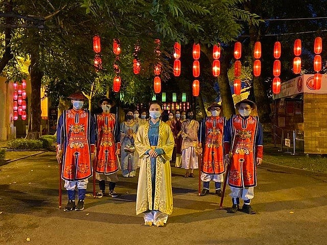 Decoding the Night tour of Mysterious Imperial Citadel of Thang Long