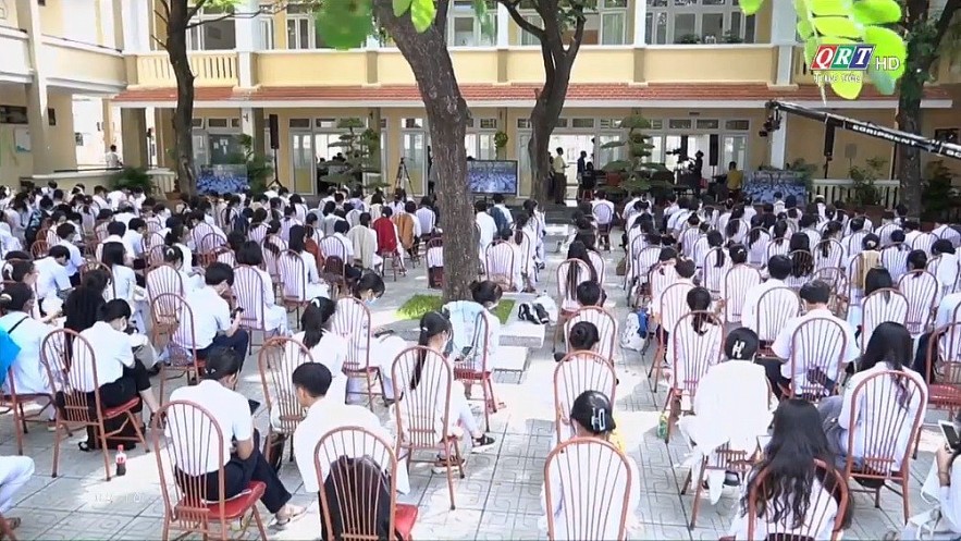 At the event, University of Danang staff and lecturers discussed the school's enrollment policy for 2022,
