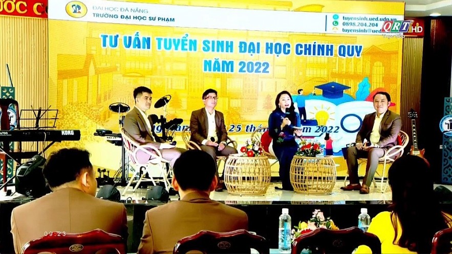 Officials and lecturers of the University of Pedagogy - the University of Danang advise on regular university enrollment in 2022