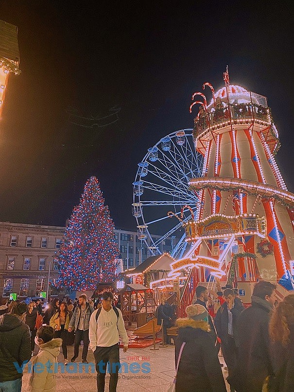 Vietnamese in Europe Celebrating Christmas