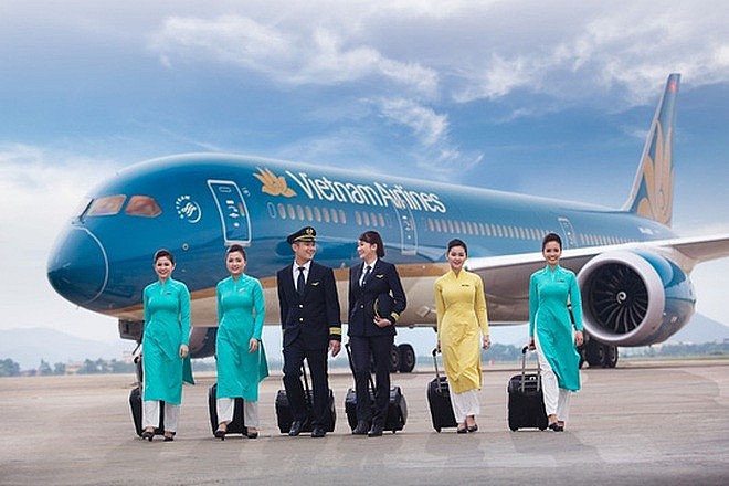 Vietnam Airlines captain and crew. Photo: VNA