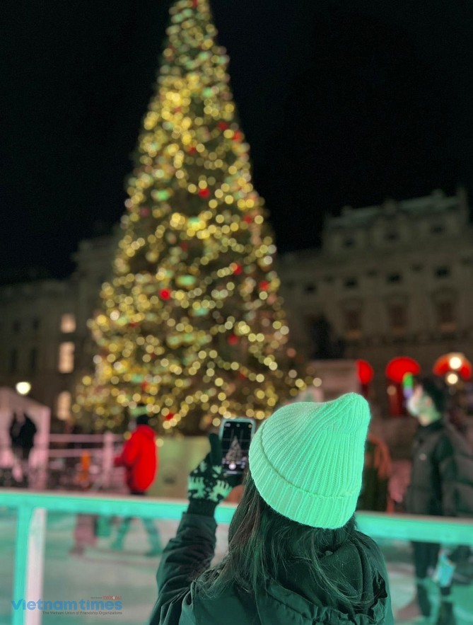 Vietnamese Celebrating Christmas From All Over the Globe