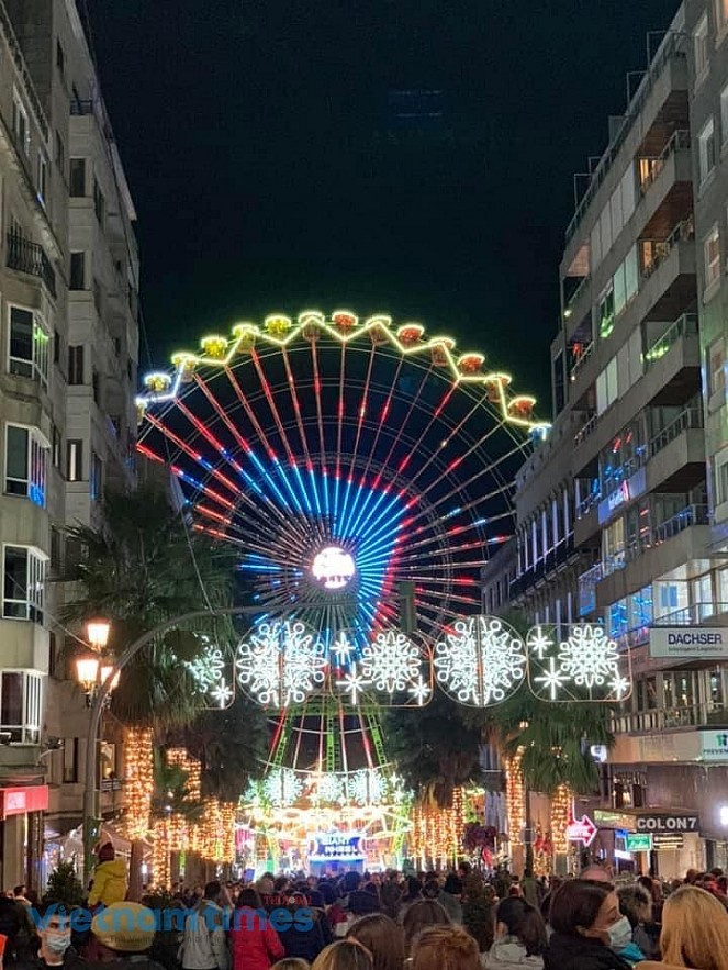 Vietnamese Celebrating Christmas From All Over the Globe