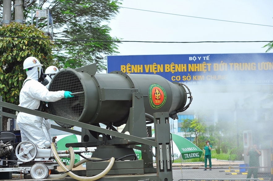 The National Hospital for Tropical Diseases in Hanoi's Dong Anh District is disinfected. Photo VNA