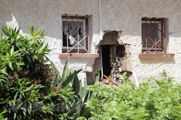 Shells from the Gaza Strip hit a house in the city of Aschelon, central Israel. Photo VNA