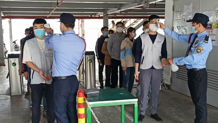 Employees at Samkwang Vina Company in Bac Giang province have body temperatures checked before entering the workplace. Photo Thanh Nien