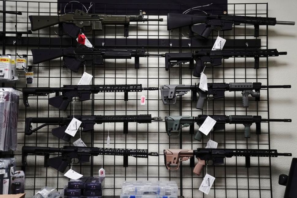 US federal judge overturns California's ban on assault weapons