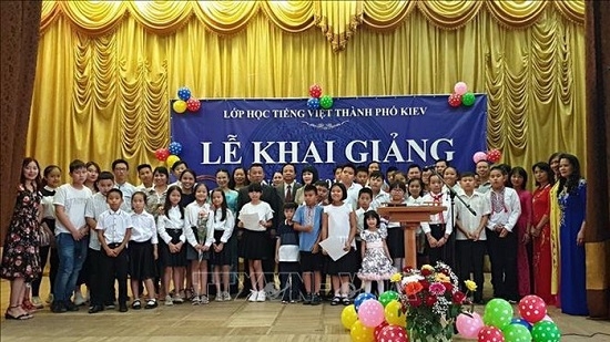 Vietnamese community in Kiev plan language classes for expat children