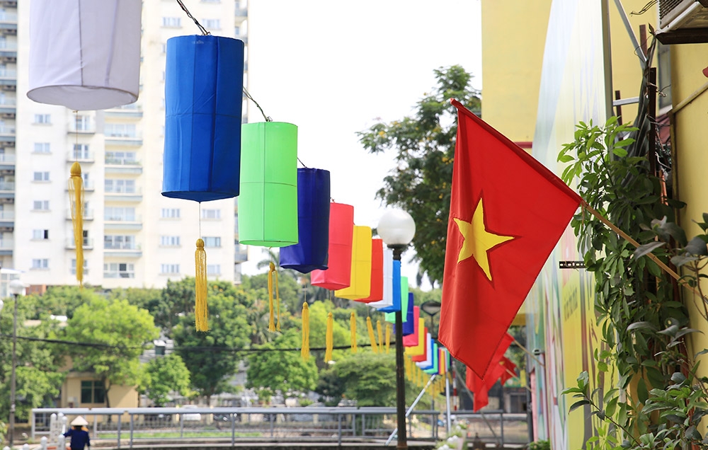 Lakeside dumping area transformed in Hanoi