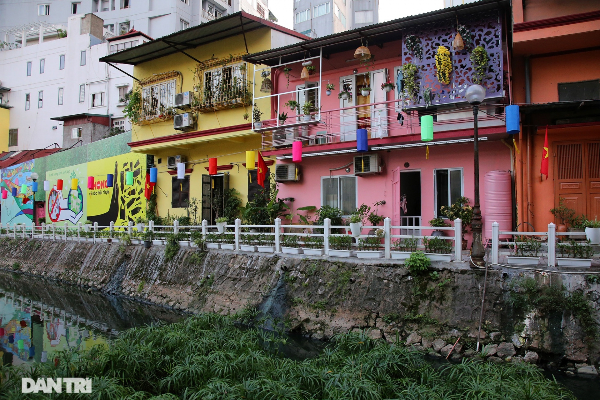 Lakeside dumping area transformed in Hanoi