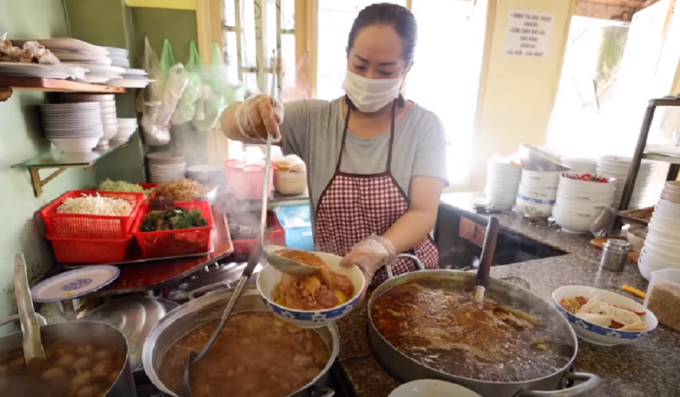 American Youtuber recommends three must-try dishes in Da Lat