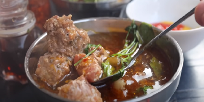 American Youtuber recommends three must-try dishes in Da Lat