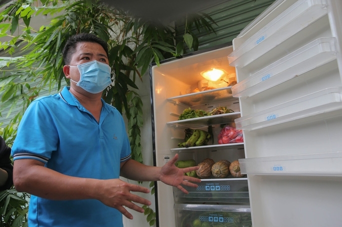 community fridge gives free food to people in need during pandemic