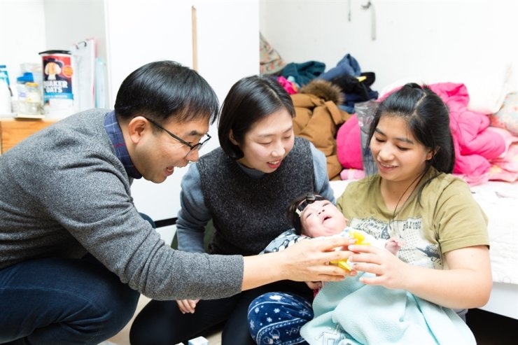 South Korean Couple Runs Vietnamese Food Restaurant To Support Single Parents