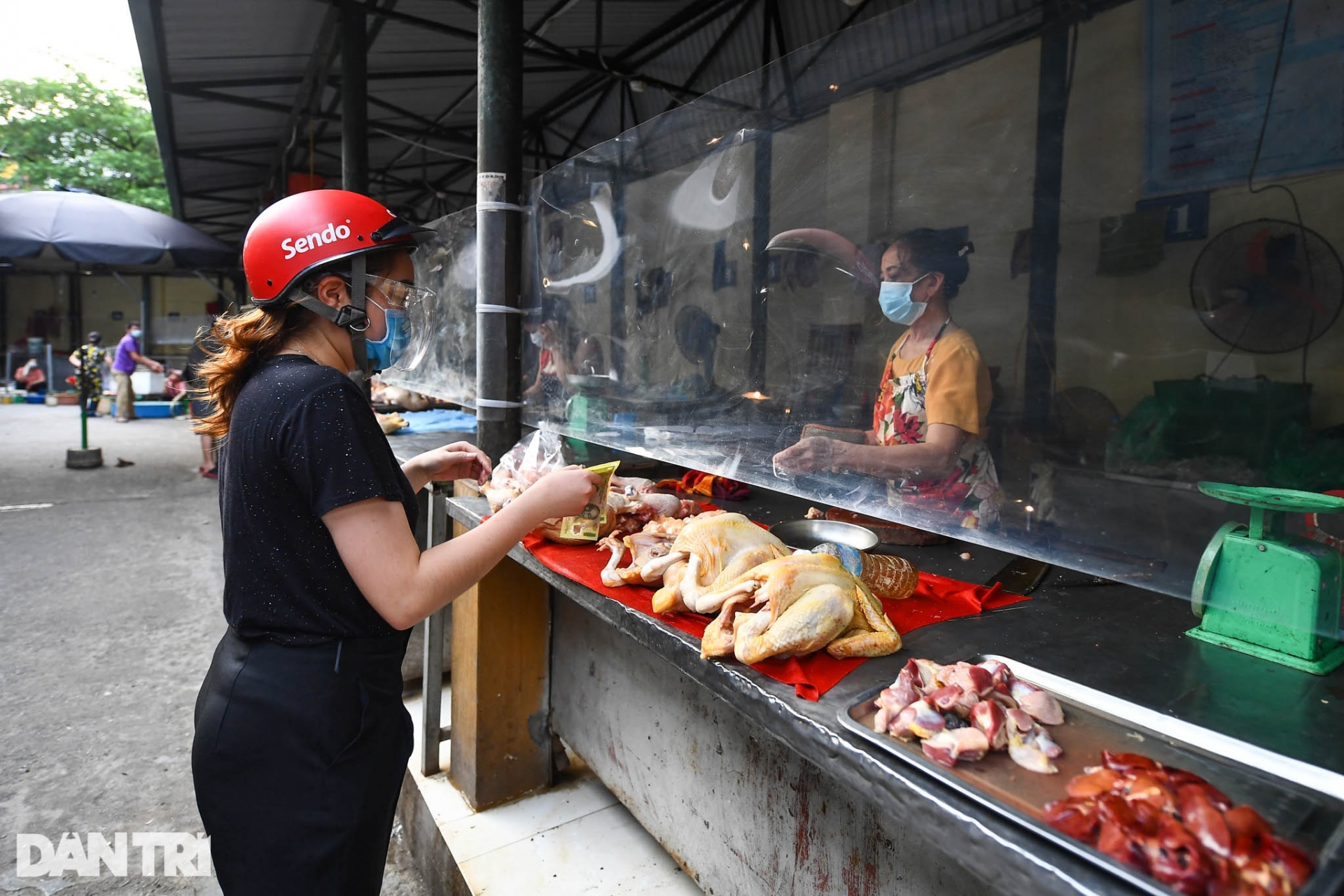 hanoi markets use creative ideas to protect people during pandemic