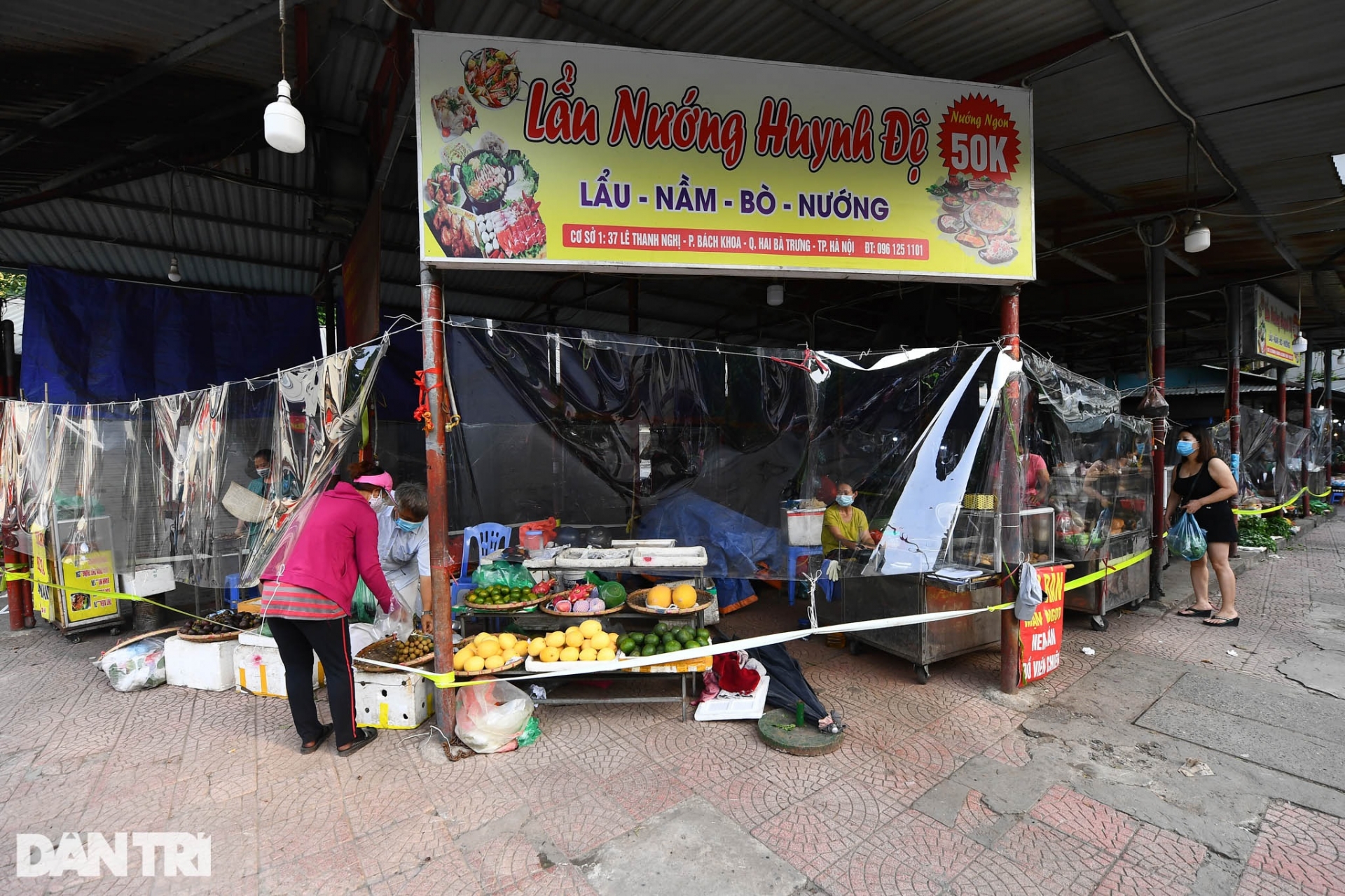 Hanoi Markets Use Creative Ideas to Protect People During Pandemic