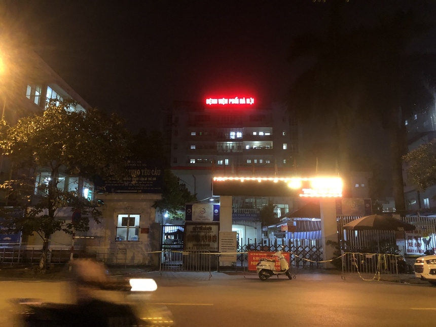 Hanoi Markets Use Creative Ideas to Protect People During Pandemic