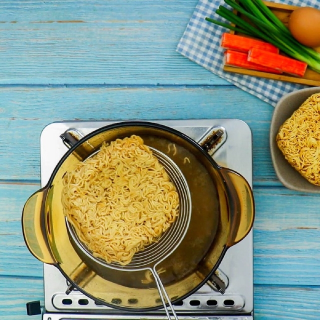 How to Turn Instant Noodles Into Tasty Pizza: Quick and Easy Recipe for Lockdown Living