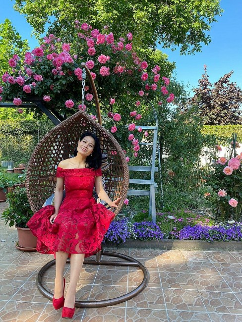 Overseas Vietnamese Woman Grows Blooming Garden in Germany