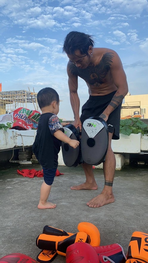 Hai often does exercises with his son. Photo courtesy of Hai Le Cao
