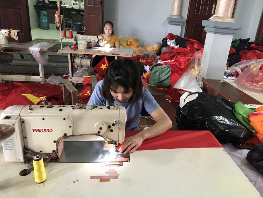 National Flag Making Tradition Preserved By Three-Generation Family In Hanoi’s Outskirts