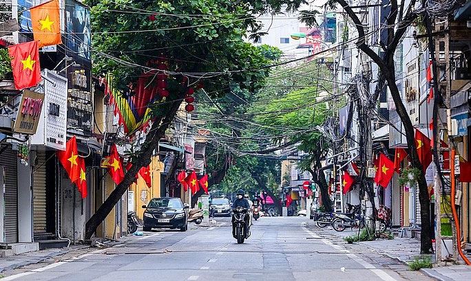 National Flag Making Tradition Preserved By Three-Generation Family In Hanoi’s Outskirts