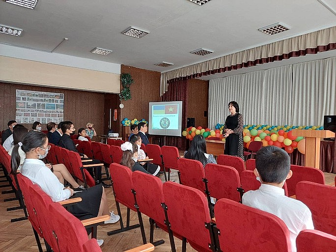 Vietnamese Language Classes Open in Ukraine, Netherlands