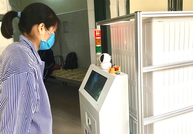 Medical transportation robots made in Vietnam deployed at COVID treatment facilities