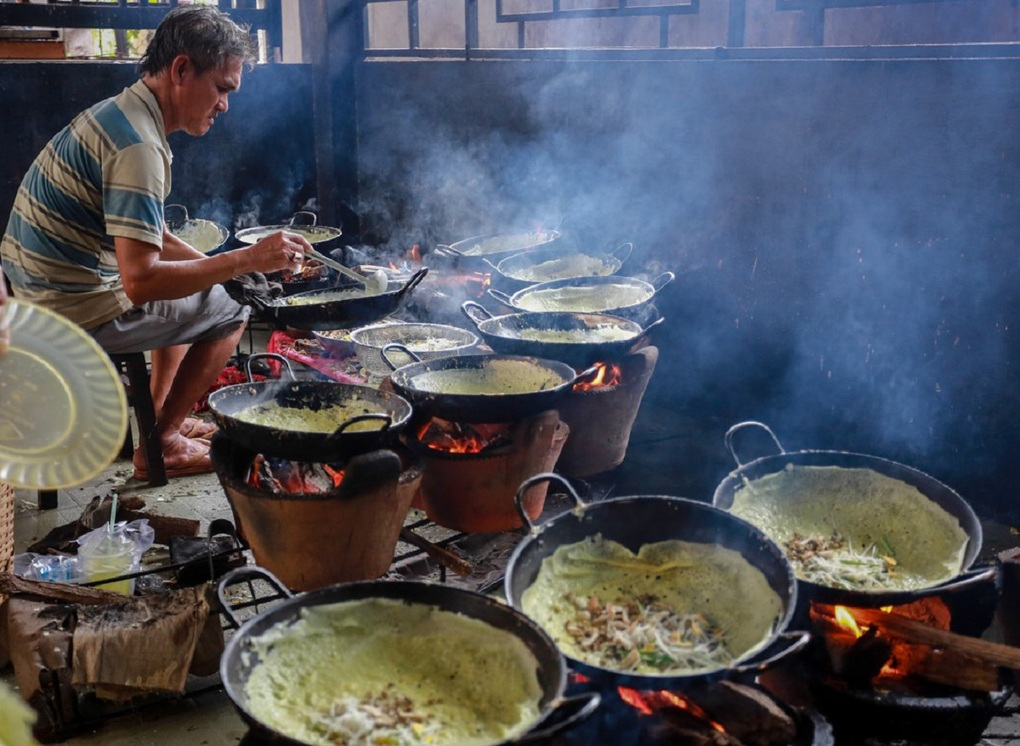 How to tell bánh xèo apart from central and southern Vietnam