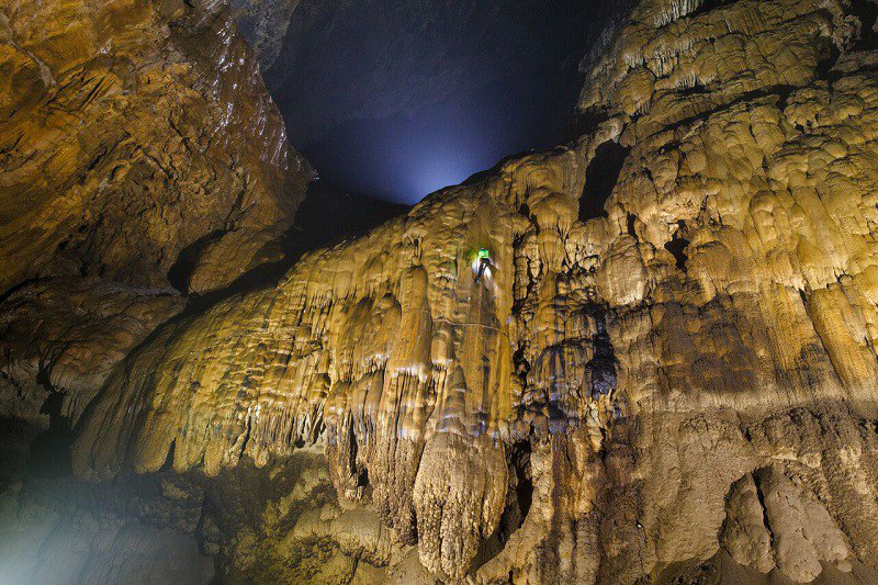 How US broadcaster made program on Vietnam's gigantic caves