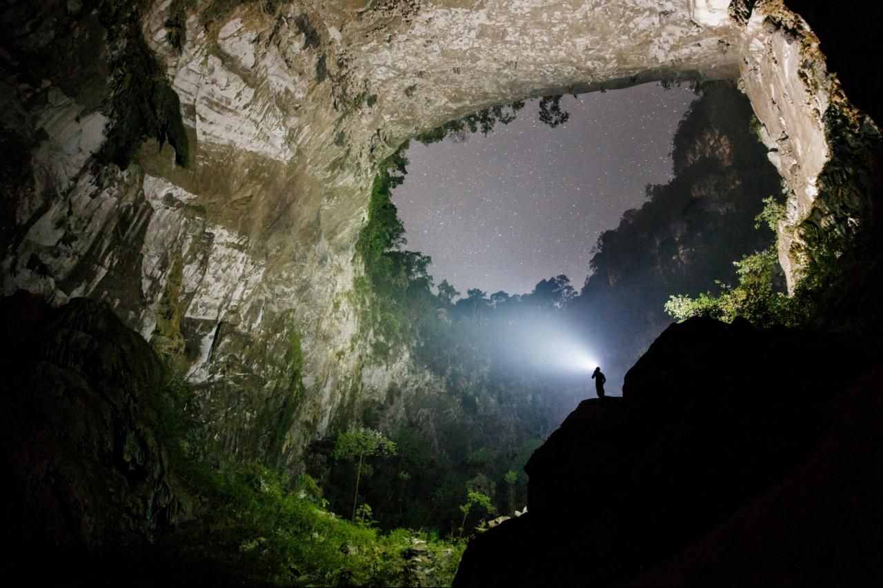 How US broadcaster made program on Vietnam's gigantic caves