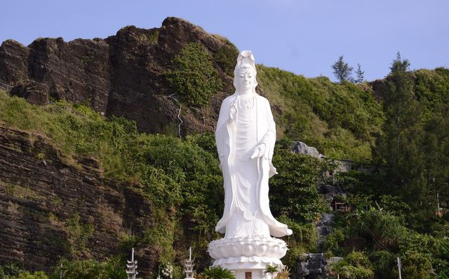 Stunning island in Quang Ngai boasts 2 volcanoes