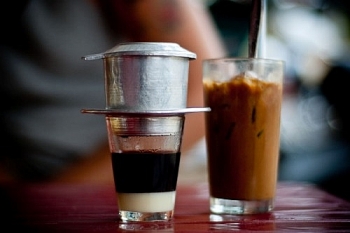 How is espresso different from phin filtered coffee?