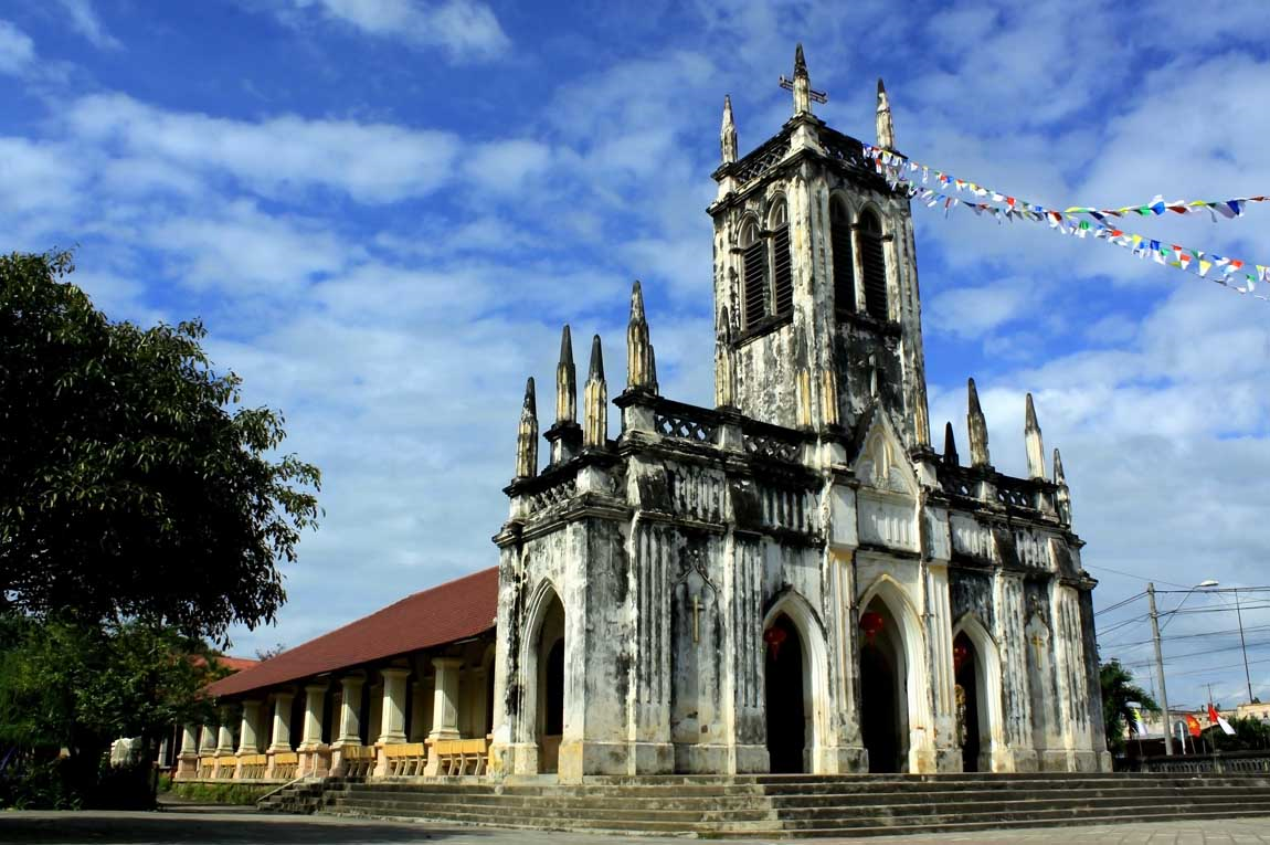 Journey to the past at Dien Khanh Citadel