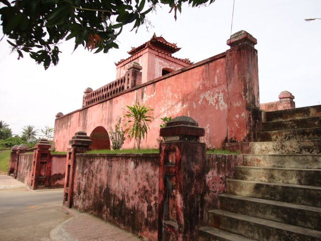 Journey to the past at Dien Khanh Citadel