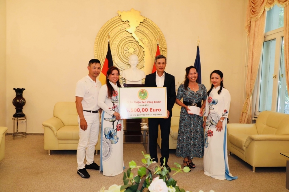 overseas vietnamese in germany switzerland support covid 19 vaccine fund