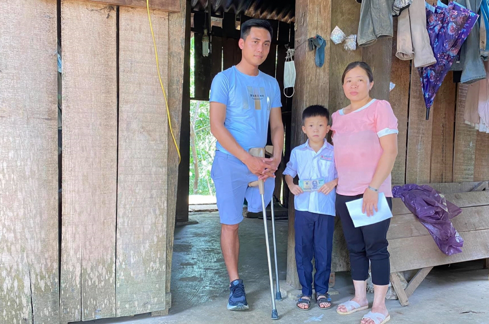 Amputee travels across Vietnam to help vulnerable people