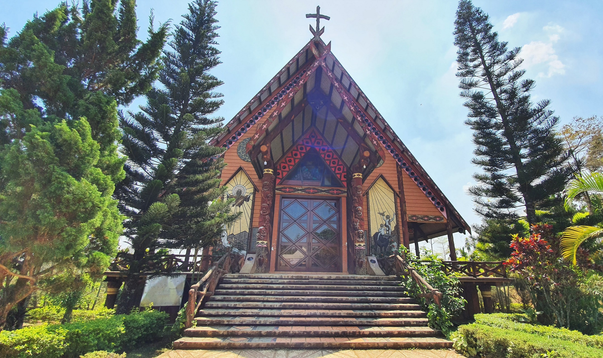 B'đơr – A unique church where religion harmonizes with local culture