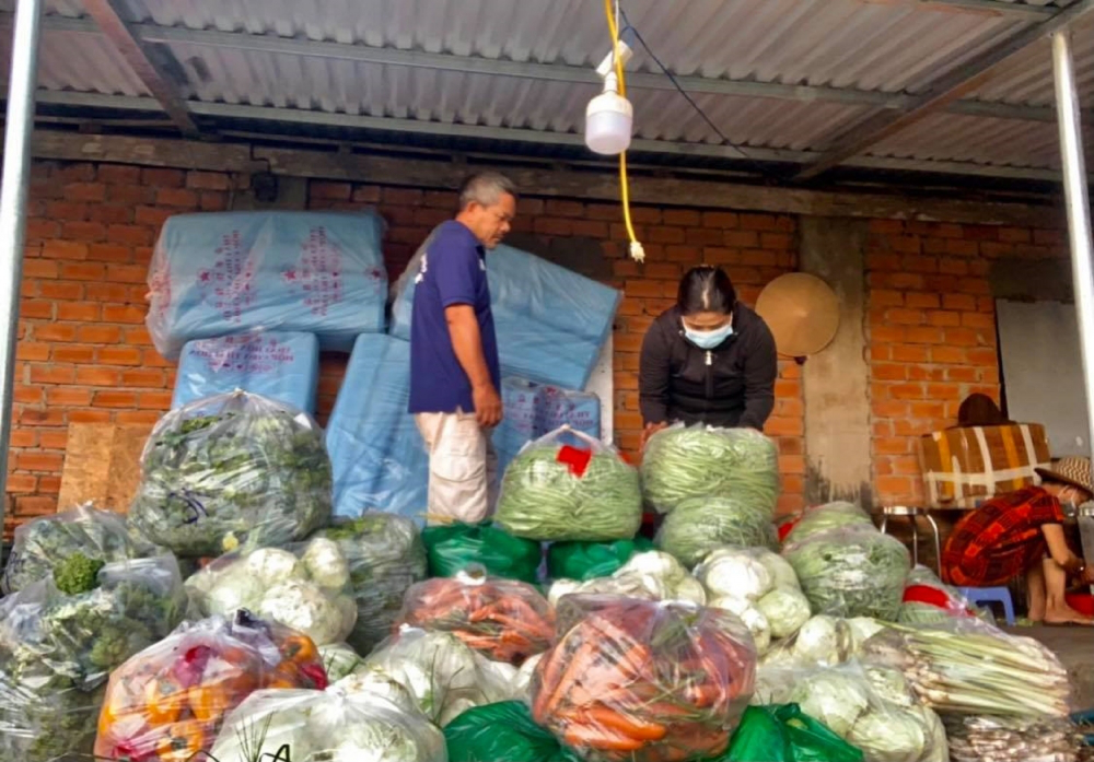 Charity Meals Made for Poor in Phu Yen amid Covid-19