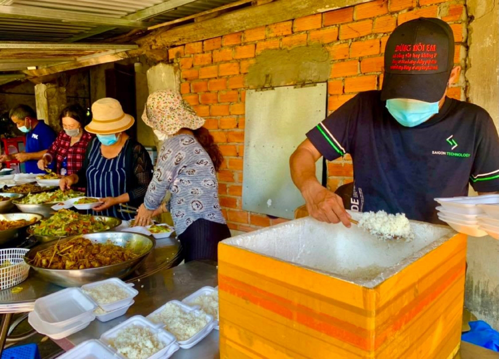 Charity Meals Made for Poor in Phu Yen amid Covid-19