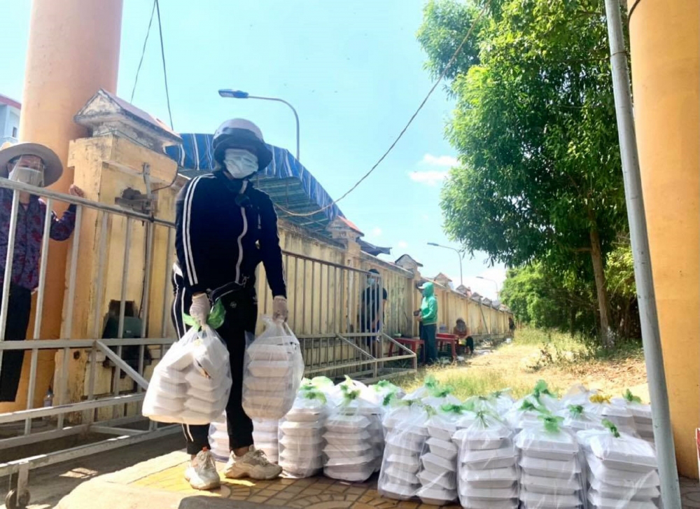 Charity Meals Made for Poor in Phu Yen amid Covid-19