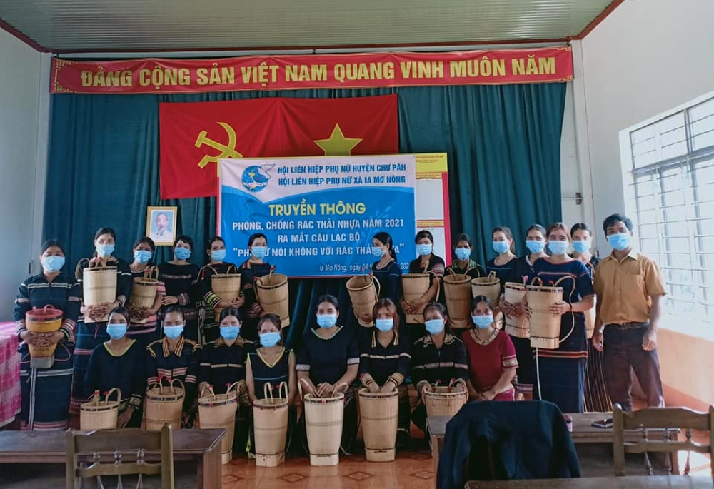 J'rai Women Brocade Weaving Club in Ia Mo Nong