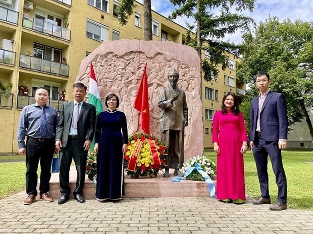 Vietnamese Embassy in Hungary Honor Uncle Ho and Hungarian Peacekeeping Troops