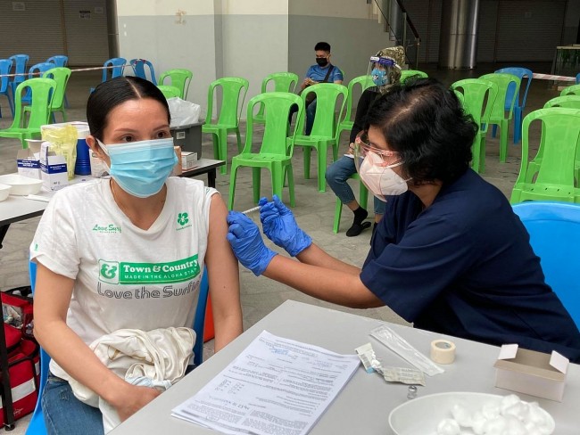 Covid-19 Vaccine Provided to 200 Vietnamese Workers in Malaysia