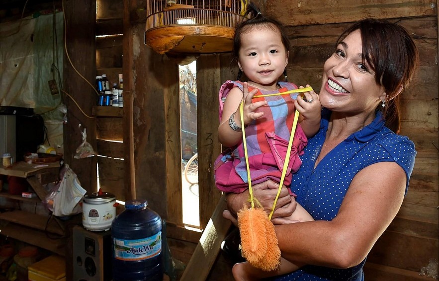 A Kind-Hearted Swiss Artist Becomes 'Mother' to Thousands of Vietnamese Children