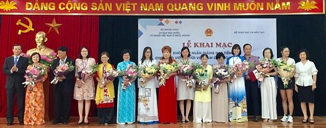 online training course to be provided for overseas vietnamese teachers