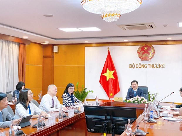 Ministers of Vietnam, Singapore Meet Online